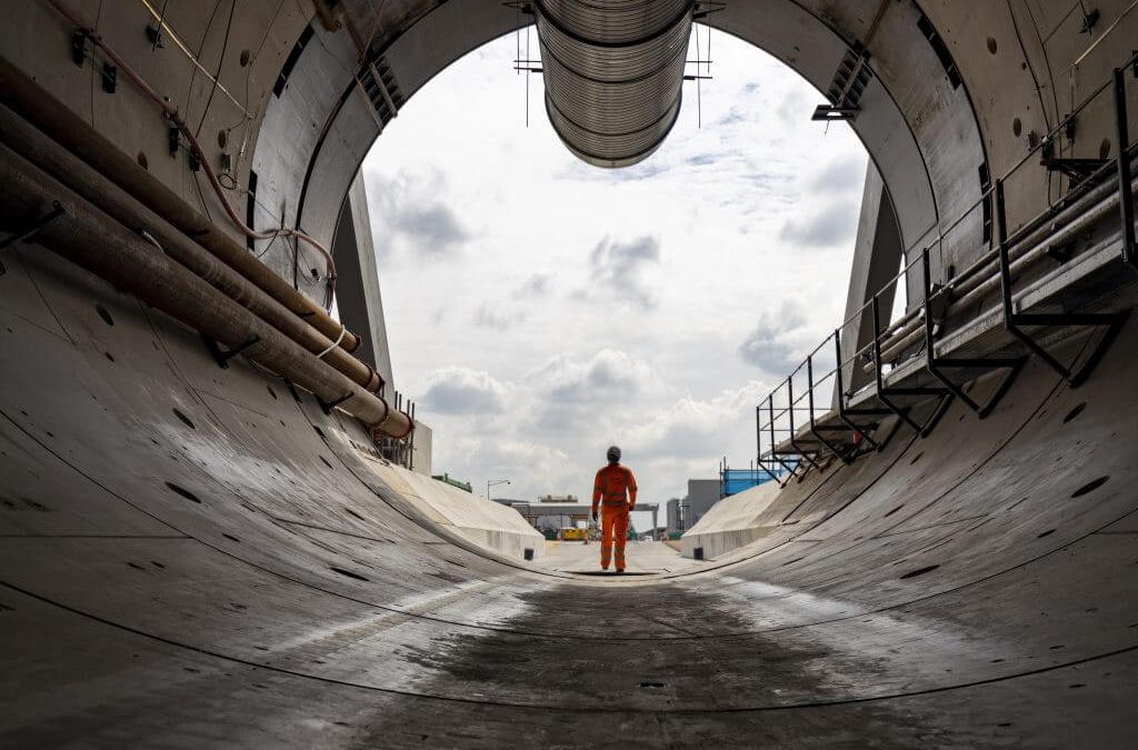 hs2 chiltern tunnels team celebrates completion of first mile of tunnels