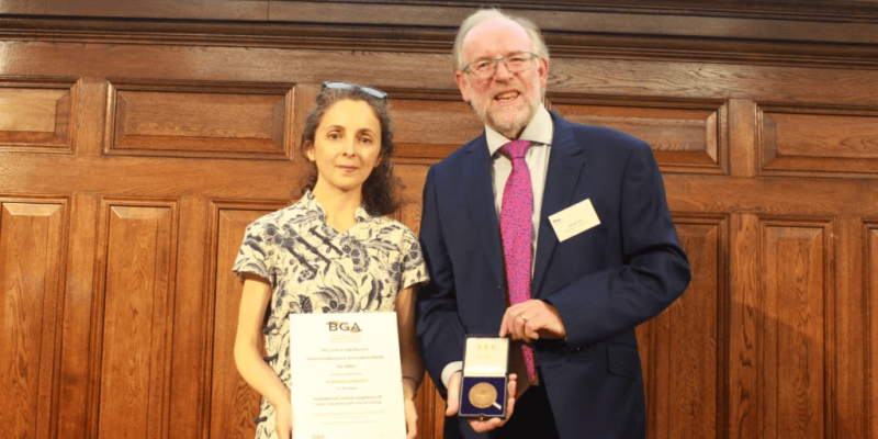 Beatrice Baudet on behalf of the authors receiving the 2021 BGA Medal