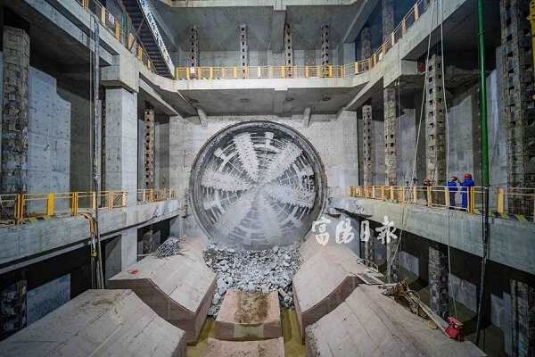 Qinwang Tunnel Breakthrough