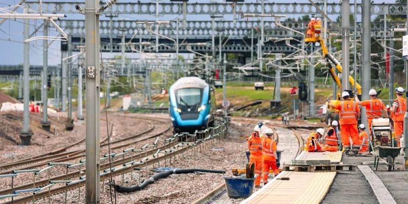 Network Rail Workers Engineers Platform Overhead Line Equipment Ole Electrification