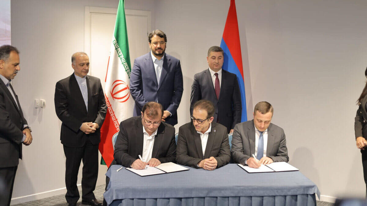 Armenia Iran Signing Contract for Agarak-Kajaran Road